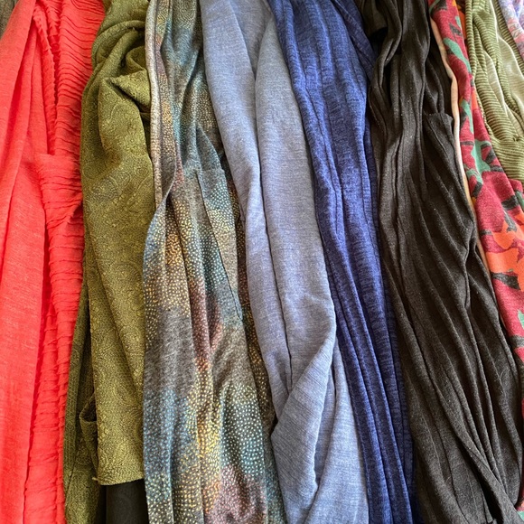 Lot/Bundle Medium Lularoe Sarah. 20 sweaters total - Picture 4 of 5